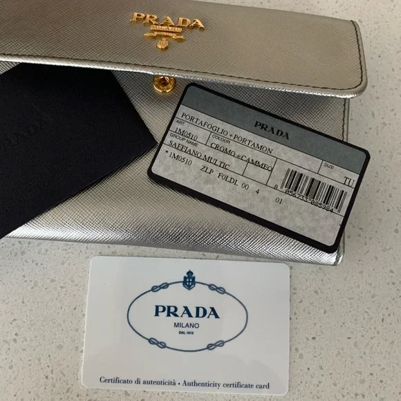 Brand New authentic Prada saffiano leather wallet/ - Picture 8 of 8